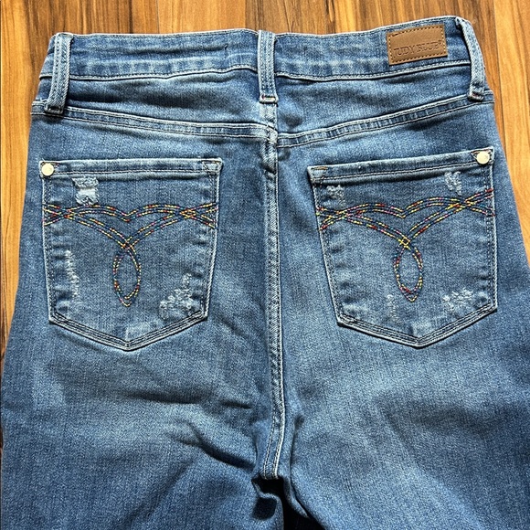 Judy Blue Straight Fit Cropped Jeans - Picture 8 of 9